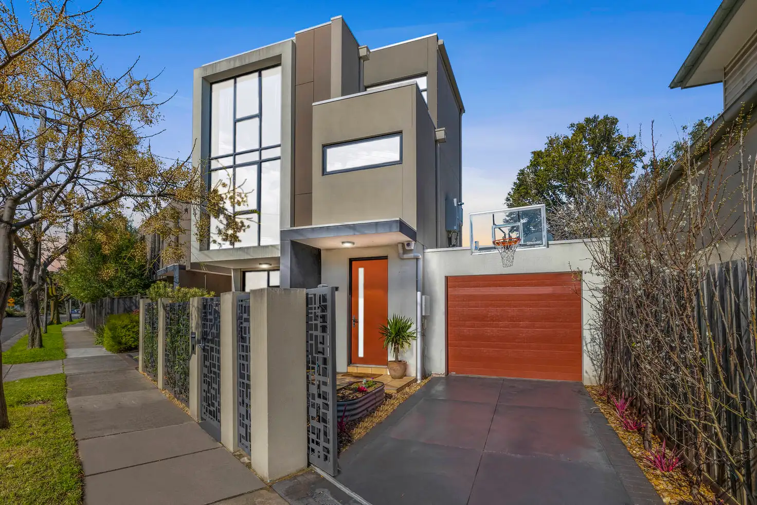 Main view of Homely townhouse listing, 1/48 Haughton Road, Oakleigh VIC 3166