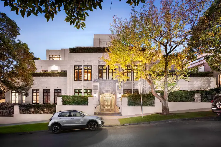 2/32 Grange Road, Toorak VIC 3142
