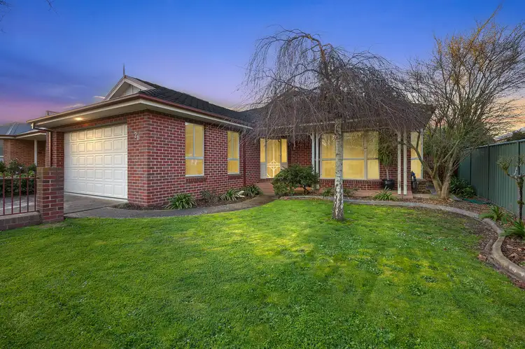 26 Stirling Drive, Lake Gardens VIC 3355