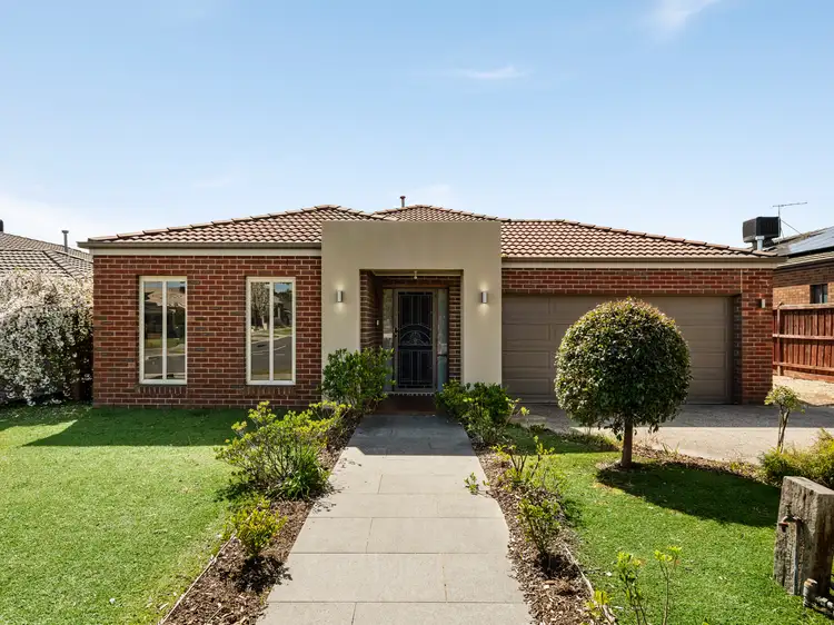 8 Fitzwilliam  Drive, Doreen VIC 3754