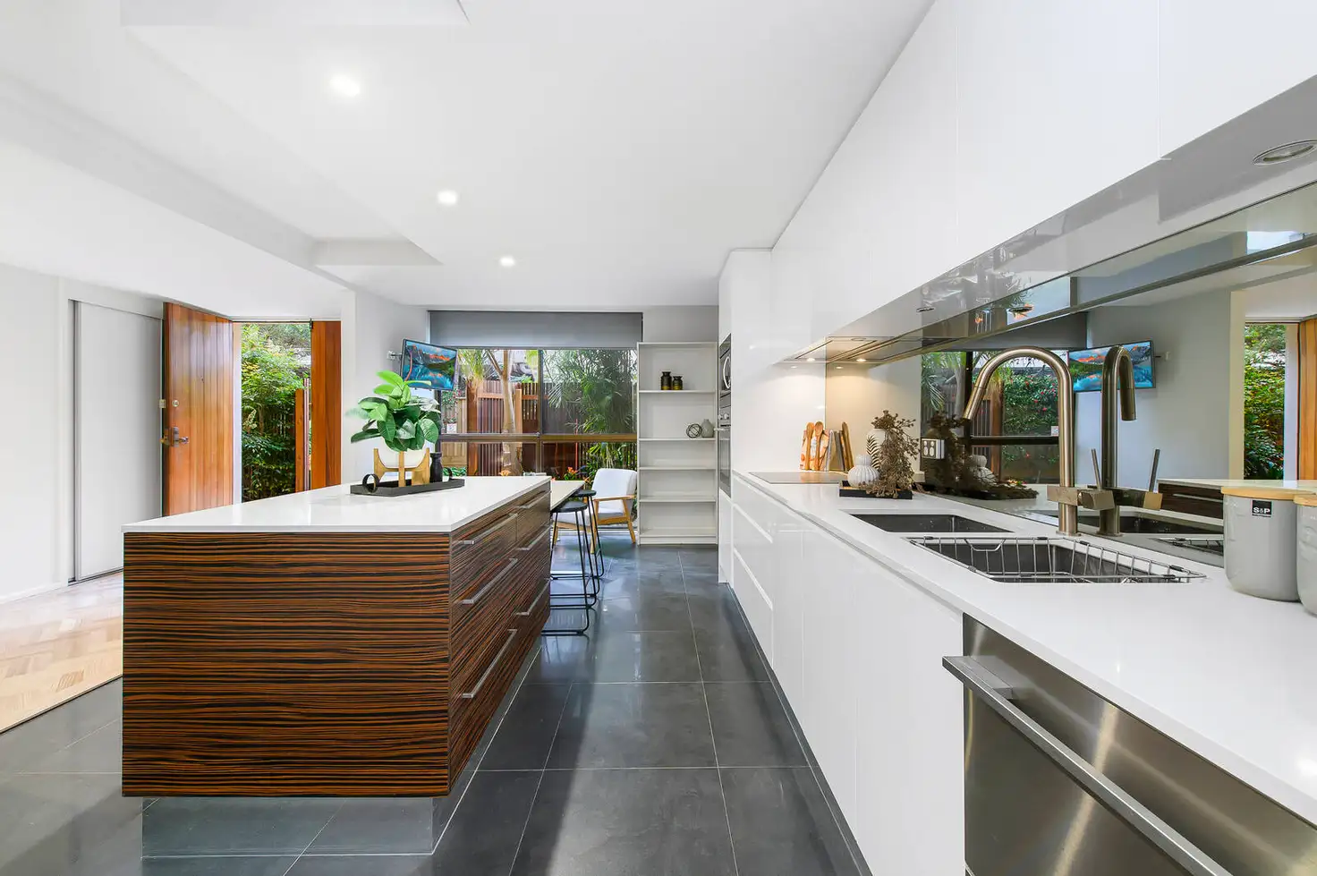 Main view of Homely apartment listing, 2/27 Queens Road, Melbourne VIC 3004