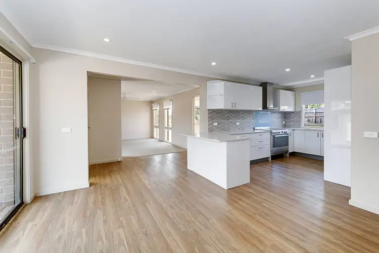 20 Dobell Crescent, Werribee VIC 3030