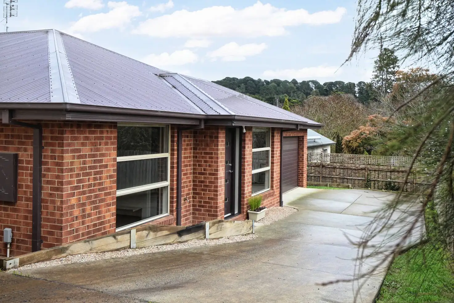 Main view of Homely unit listing, 21B Buckland Street, Woodend VIC 3442