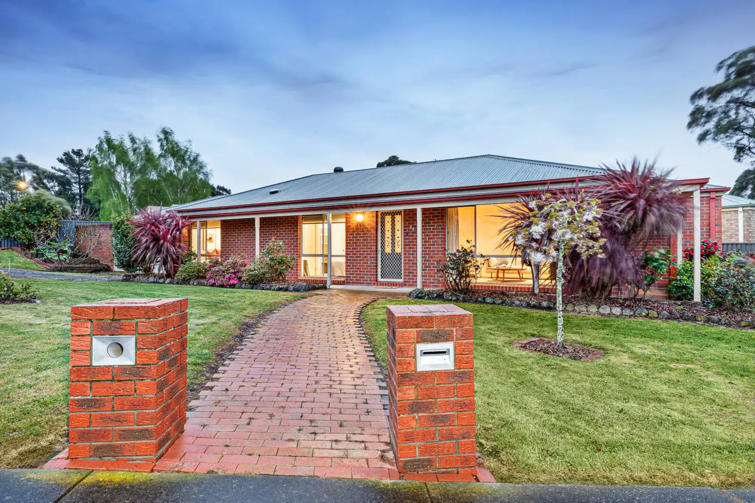 Main view of Homely house listing, 54 Cartledge Avenue, Mount Clear VIC 3350
