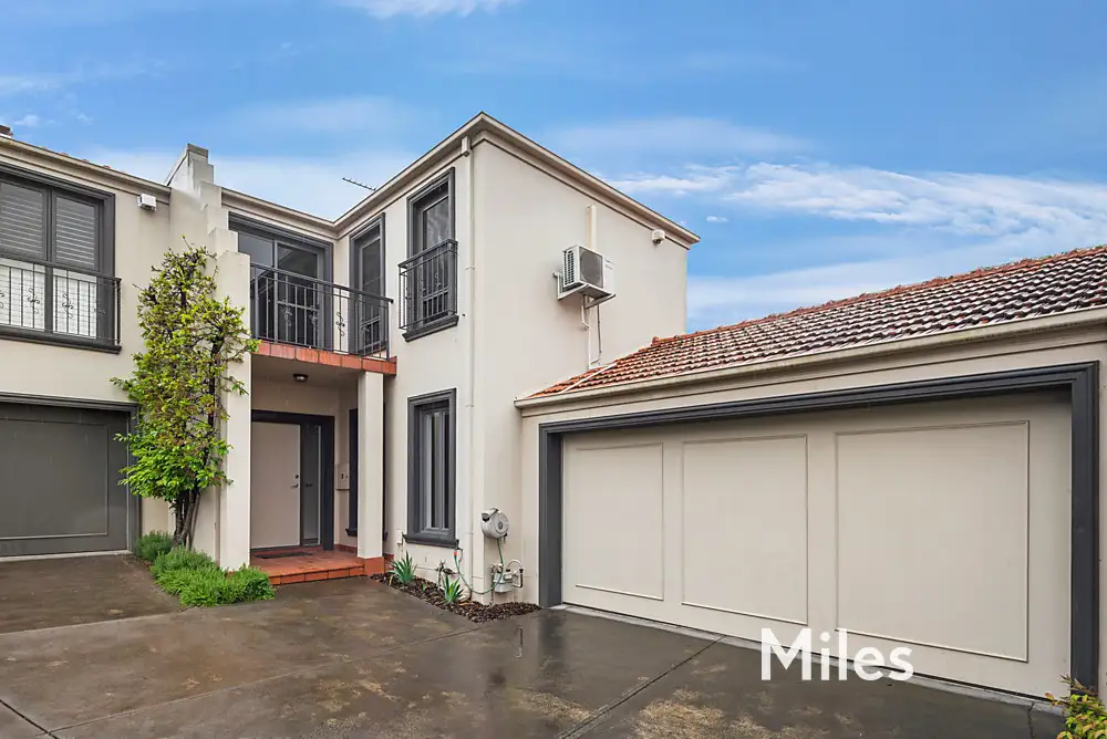 Main view of Homely townhouse listing, 2/15 Abbotsford Grove, Ivanhoe VIC 3079