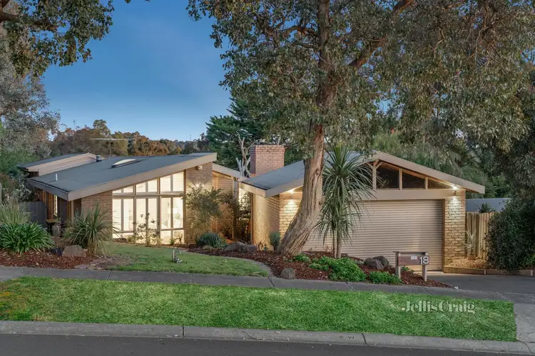 18 Dandallo Drive, Eltham VIC 3095