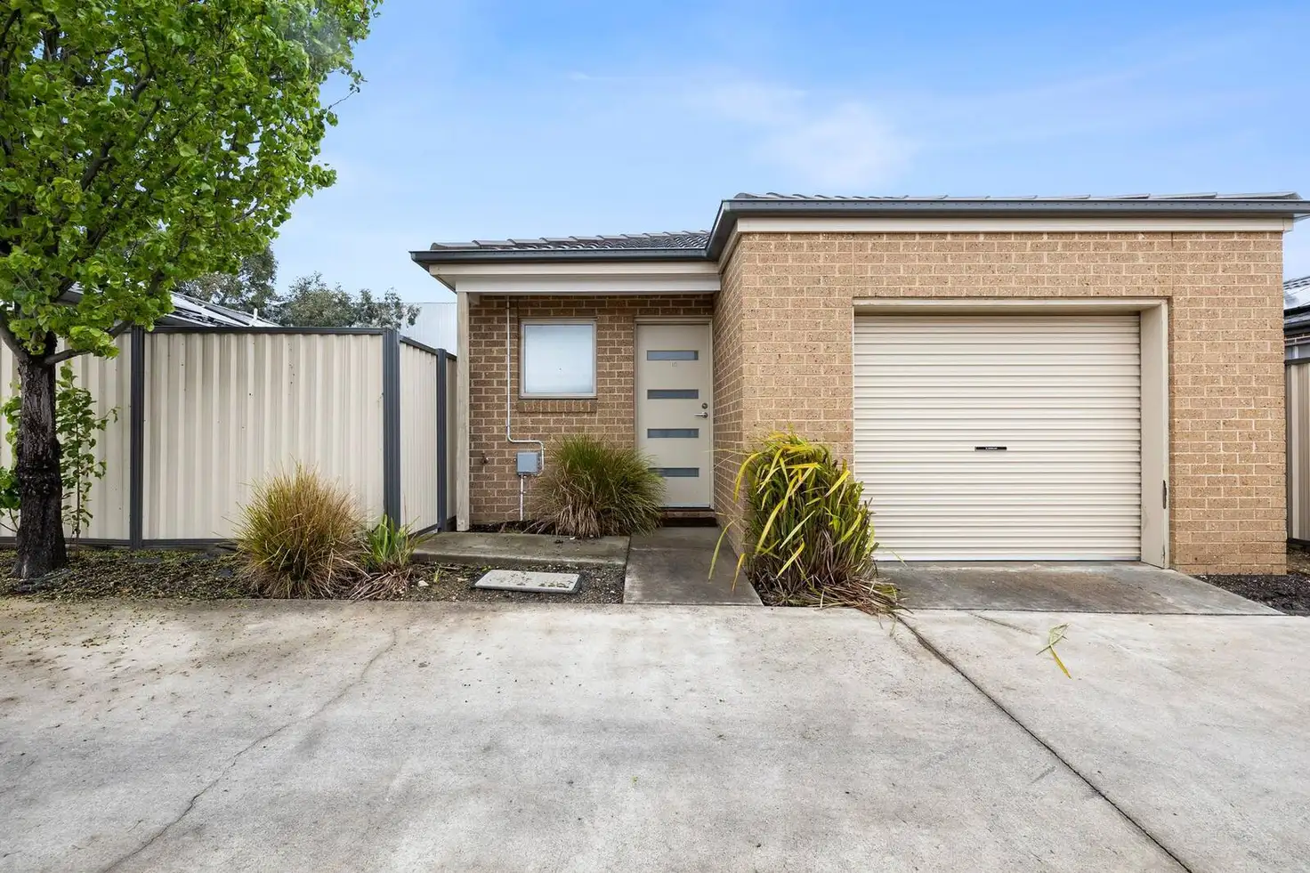 Main view of Homely townhouse listing, 15 Ron Court, Canadian VIC 3350