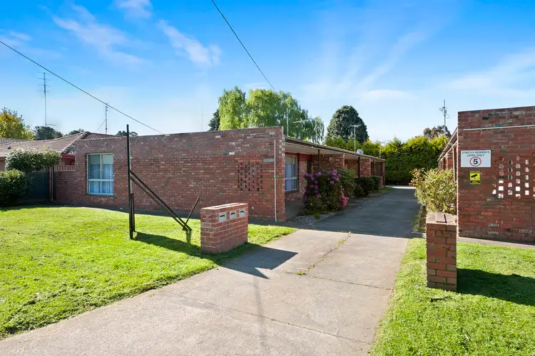 2/104 Sawyer Avenue, Canadian VIC 3350