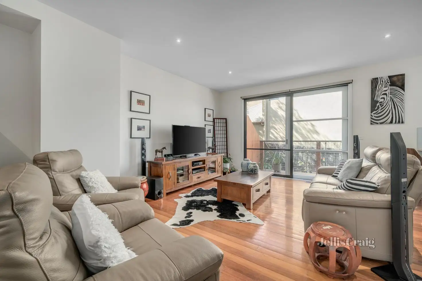 Main view of Homely townhouse listing, 2/8 Brassey Avenue, Rosanna VIC 3084