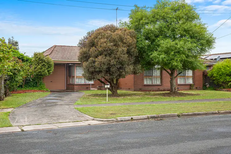 52 Webbcona Parade, Wendouree VIC 3355