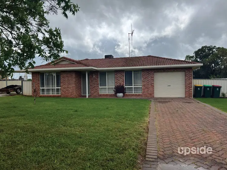 4 Endeavour Place, Parkes NSW 2870