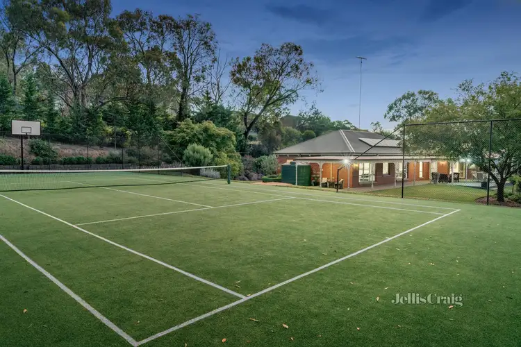 42 Maroong Drive, Research VIC 3095