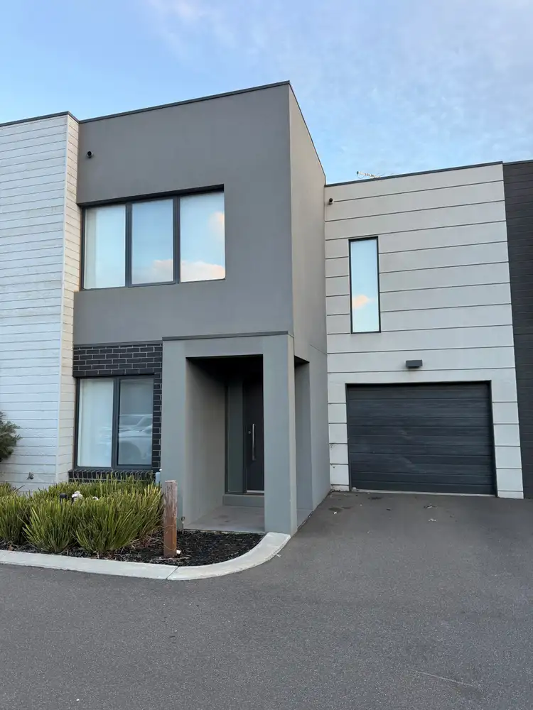 20/47 Waterhaven Boulevard, Point Cook VIC 3030