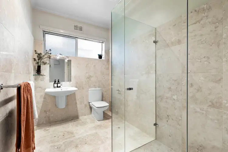 Fourth view of Homely villa listing, 2/22 Wentworth Avenue, Canterbury VIC 3126