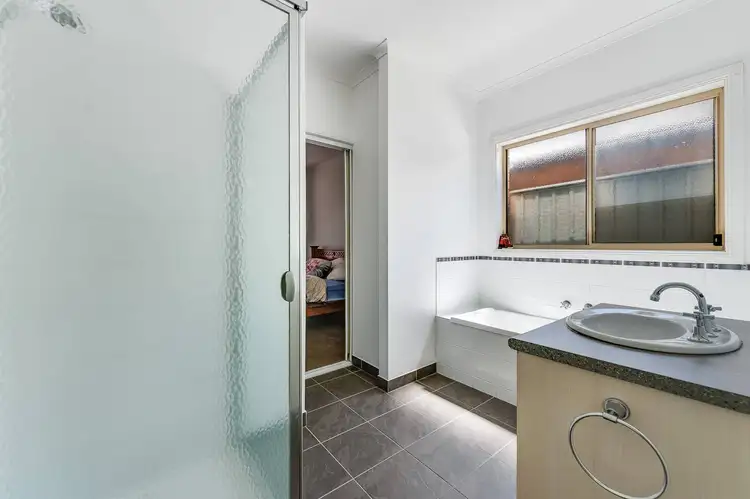 Fifth view of Homely house listing, 2/15 Cootamundra Court, Werribee VIC 3030
