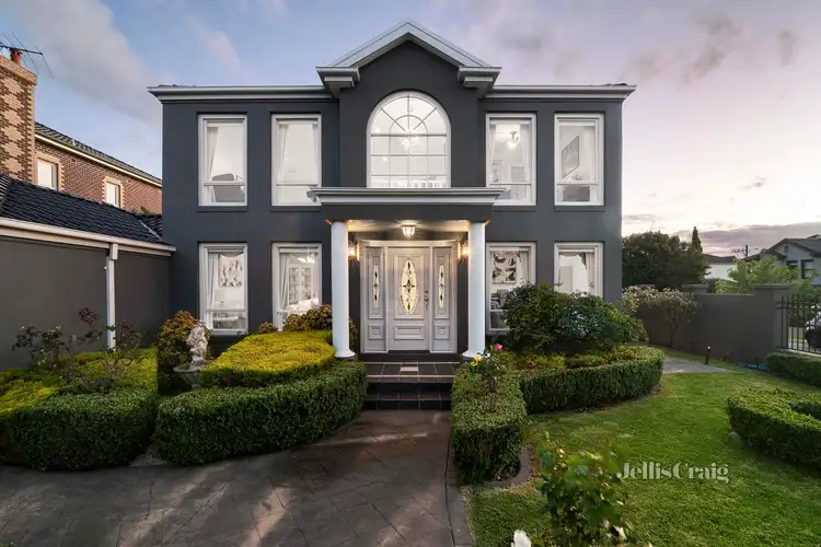 2 Huntingfield Court, Carnegie VIC 3163
