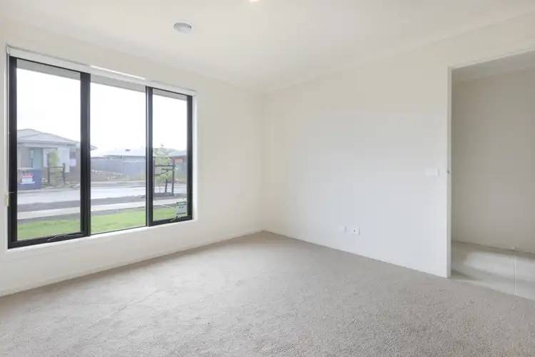 Second view of Homely house listing, 5 Verdale Drive, Alfredton VIC 3350