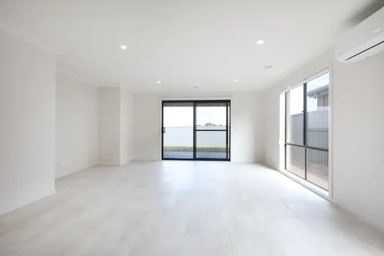 Fifth view of Homely house listing, 5 Verdale Drive, Alfredton VIC 3350