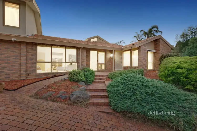 1 Hollyoak Rise, Eltham North VIC 3095