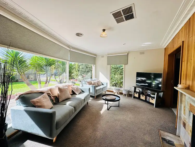 3 Whitelaw Avenue, Delacombe VIC 3356