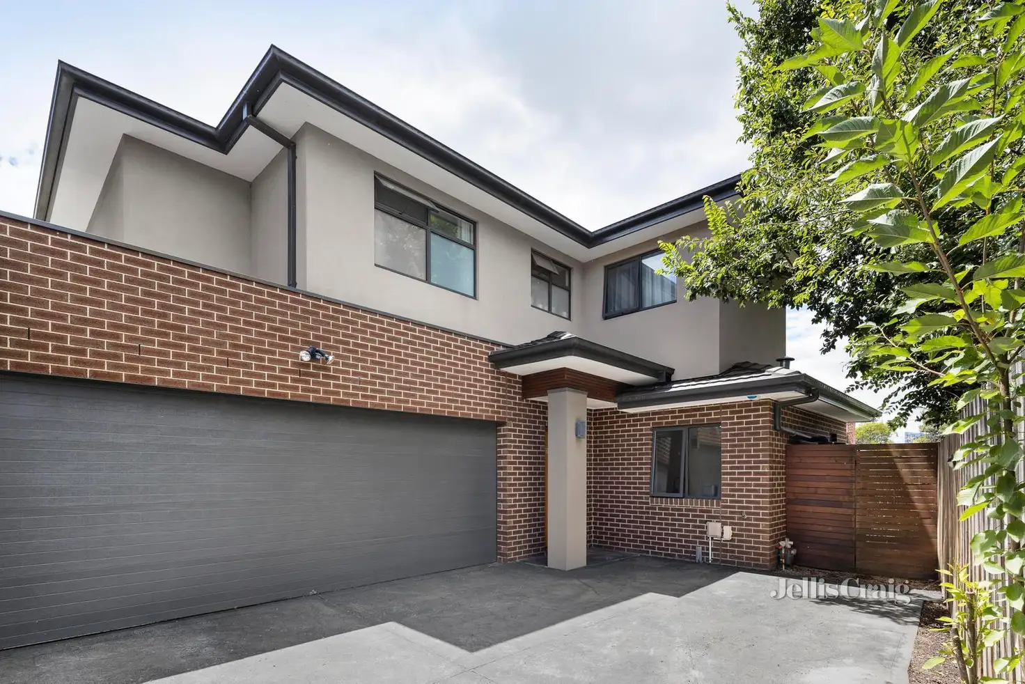 Main view of Homely townhouse listing, 2/102 Oriel Road, Bellfield VIC 3081
