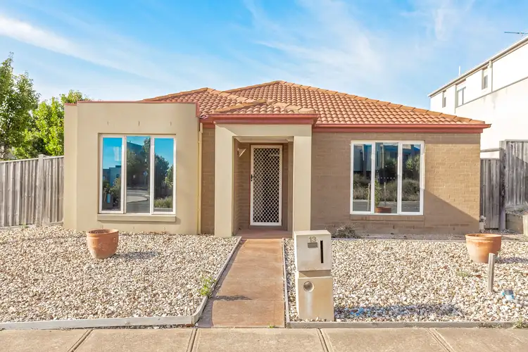 13 Waterways Boulevard