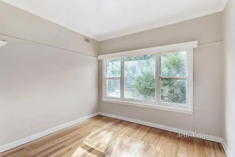 Fifth view of Homely house listing, 1 Kaniva Court, Bentleigh East VIC 3165