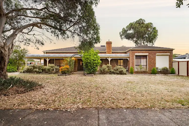 27 Harding Grove, Cardigan Village VIC 3352