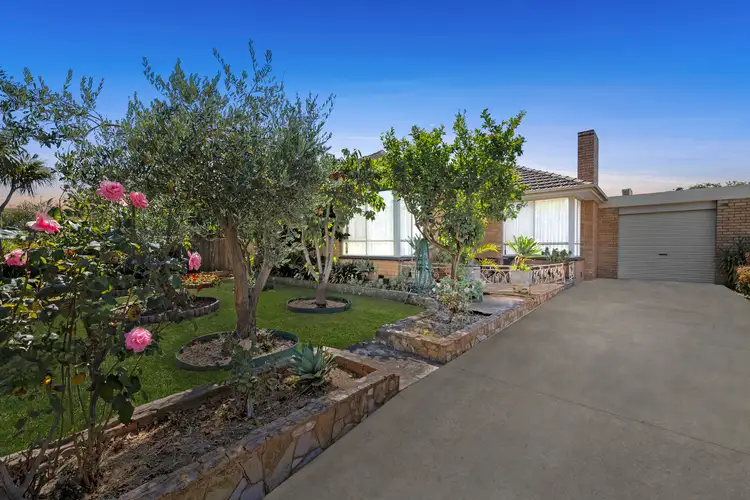 9 Eleebana Avenue, Hughesdale VIC 3166