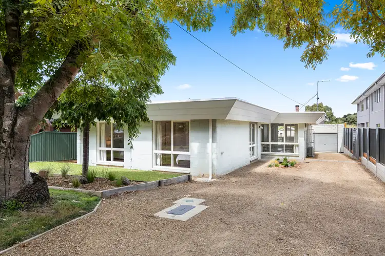 104 Duggan Street, Black Hill VIC 3350