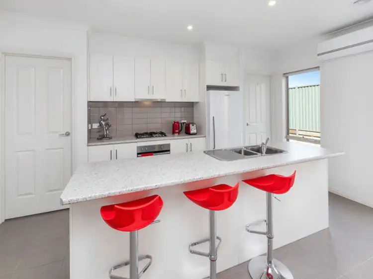 Third view of Homely house listing, 2/6 Sainsbury Court, Mount Clear VIC 3350