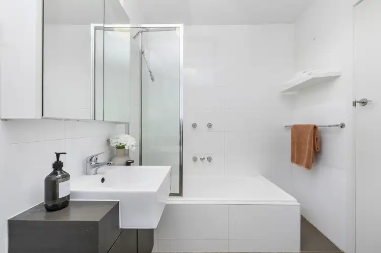 Fifth view of Homely apartment listing, 16/58 The Avenue, Windsor VIC 3181