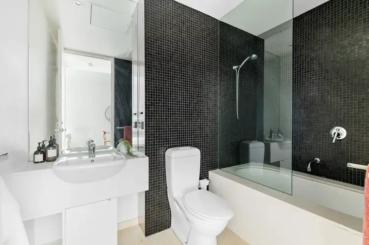 Fifth view of Homely apartment listing, 51/2 Esplanade West, Port Melbourne VIC 3207