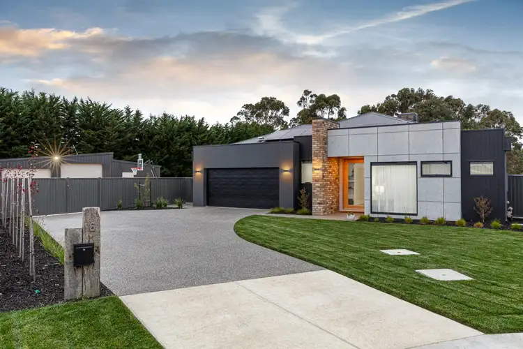 6 Kermeen Place, Cardigan VIC 3352
