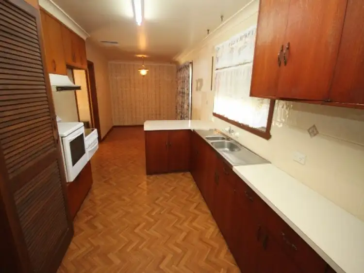 Fourth view of Homely house listing, 28 Geneva Cres, Lake Albert NSW 2650