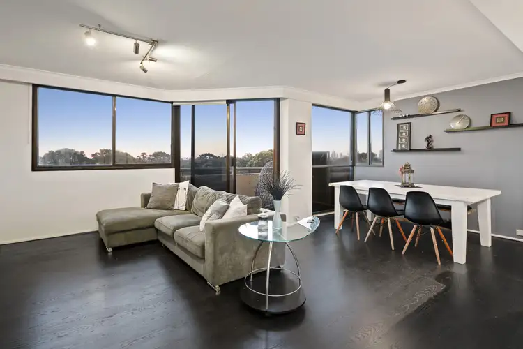 37/27 Queens Road, Melbourne VIC 3004