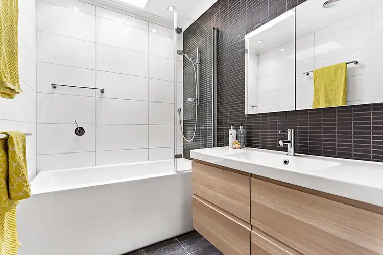 Fifth view of Homely unit listing, 4/13 Ivanhoe Parade, Ivanhoe VIC 3079