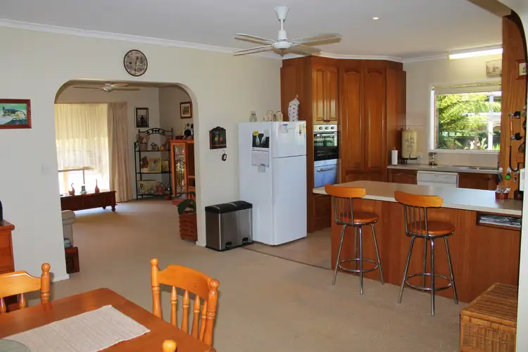 Sixth view of Homely house listing, 20 Leonie Court, Narre Warren VIC 3805