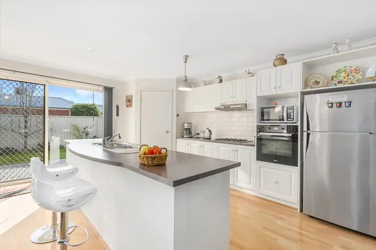 Sixth view of Homely house listing, 8 Willowbank Pocket, Pakenham VIC 3810