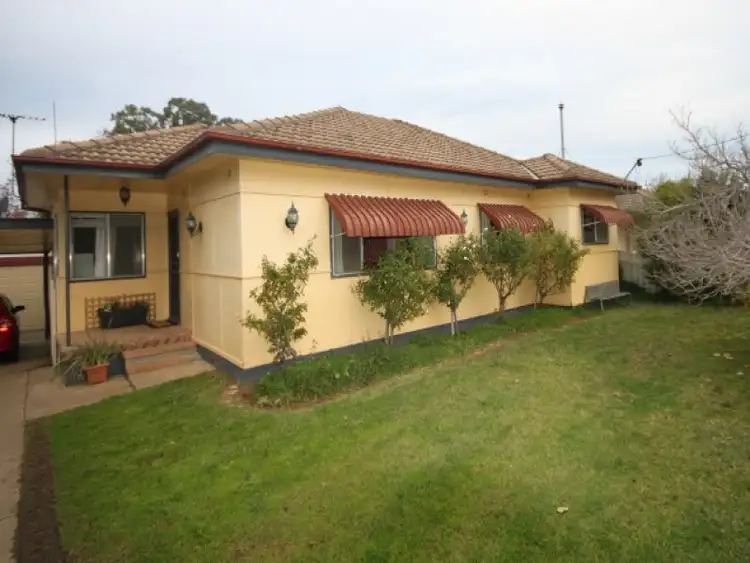 35 Kennedy Avenue, Kooringal NSW 2650