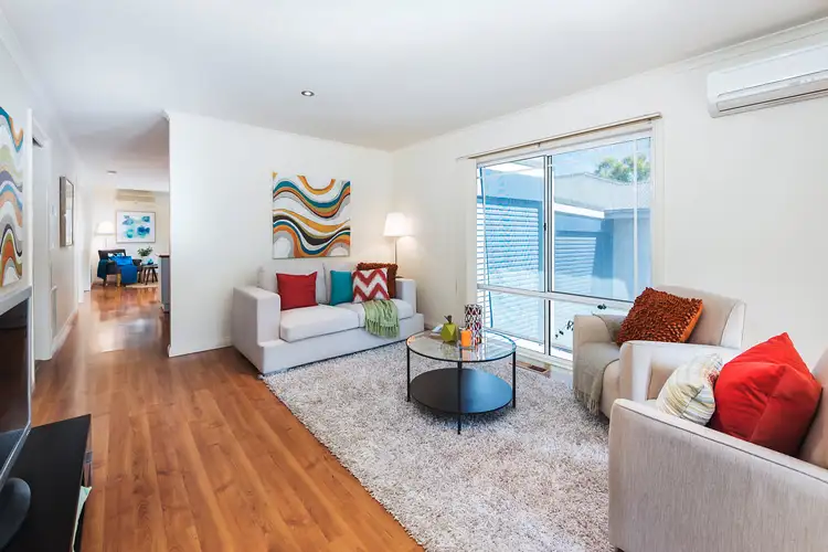 2/33 Lionel Crescent, Croydon VIC 3136