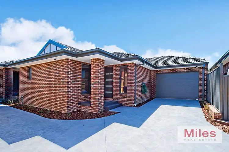 Main view of Homely unit listing, 2/13 Grieve Street, Macleod VIC 3085