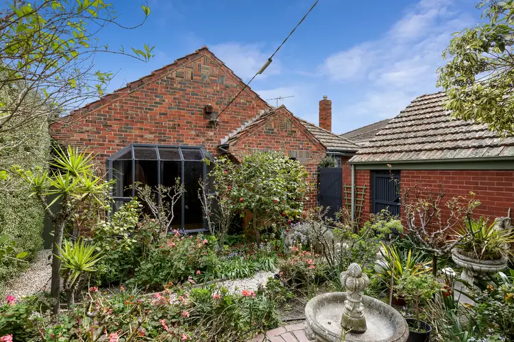 10 Mayrose Crescent