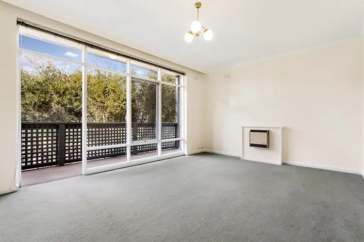 3/7 White Avenue, Kew East VIC 3102