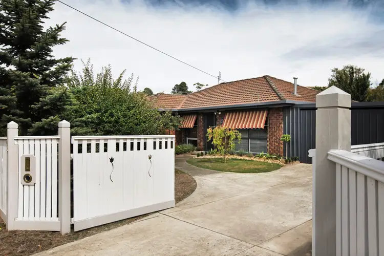 1 Stuart Drive, Woodend VIC 3442