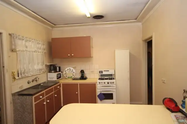 31 Northcott Parade, Mount Austin NSW 2650