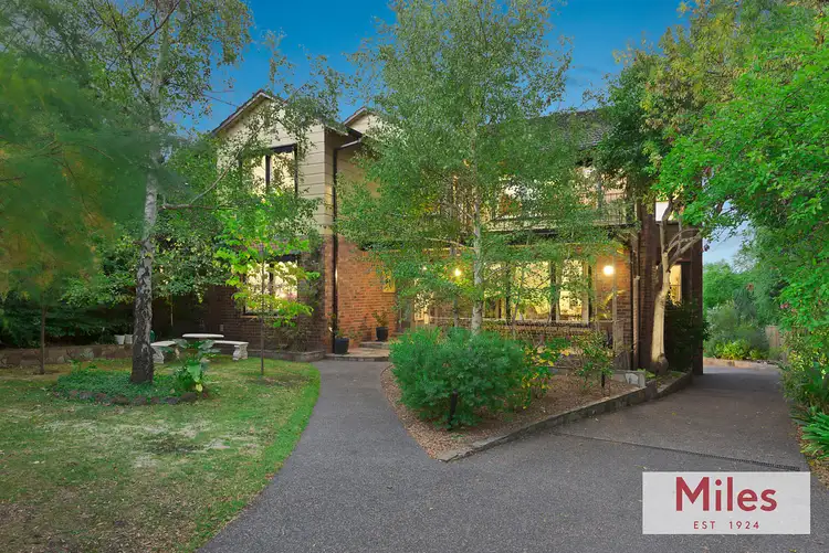 21 Charteris Drive, Ivanhoe East VIC 3079