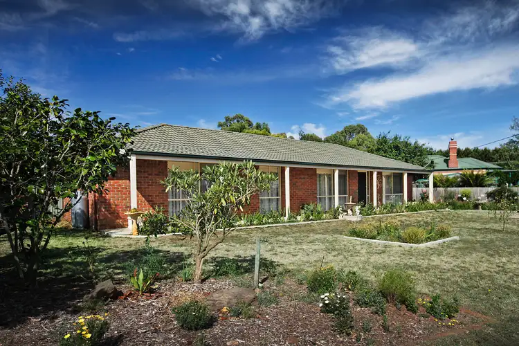 31 Stuart Drive, Woodend VIC 3442
