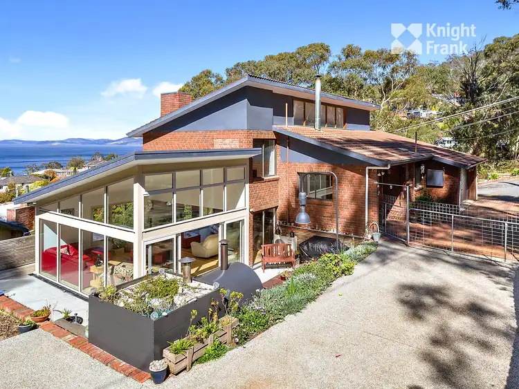 17 Churchill Road, Taroona TAS 7053