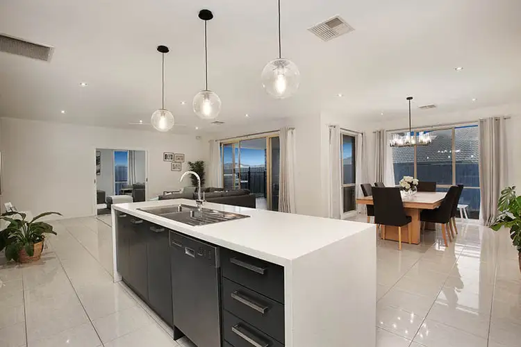 6 Sven Street, Skye VIC 3977
